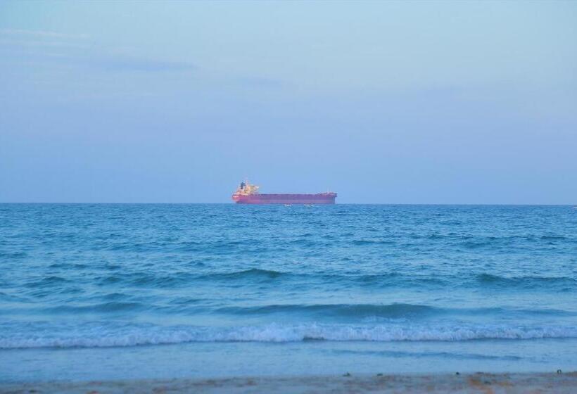 فندق Jkab Beach Resort