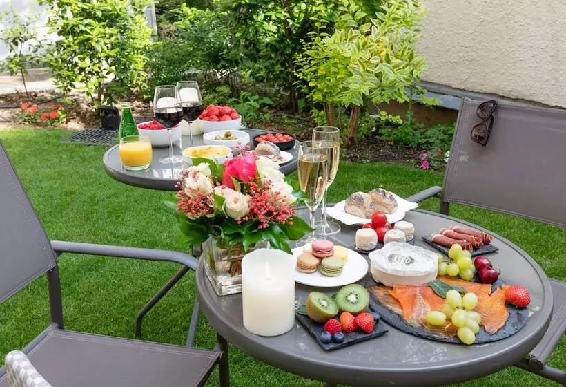 هتل Montbriand Antony Ancien Alixia