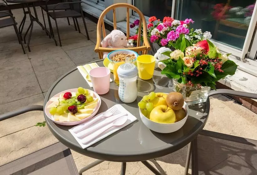 هتل Montbriand Antony Ancien Alixia