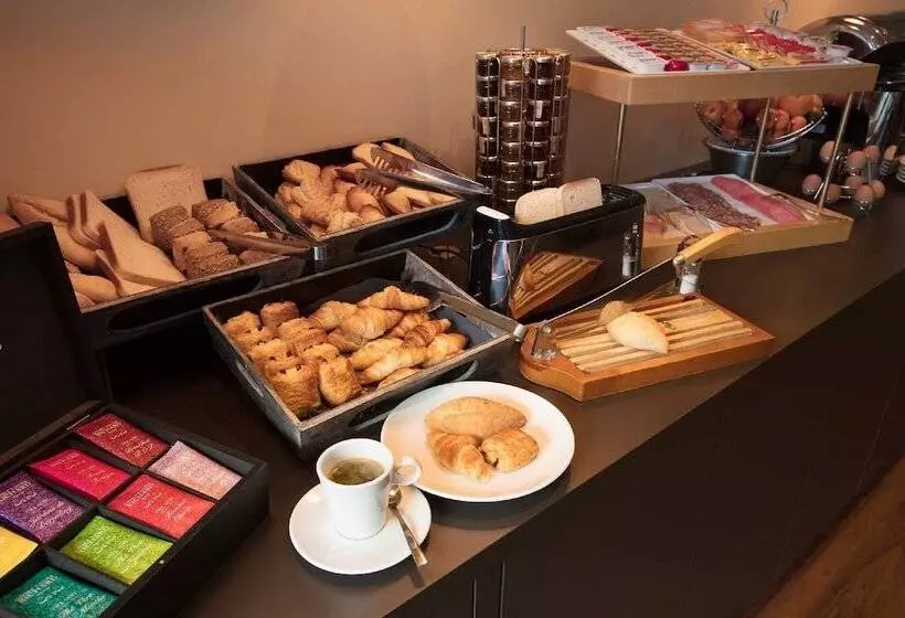 هتل Montbriand Antony Ancien Alixia