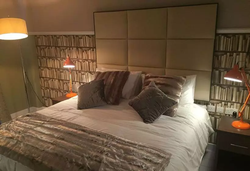 هتل Needham House