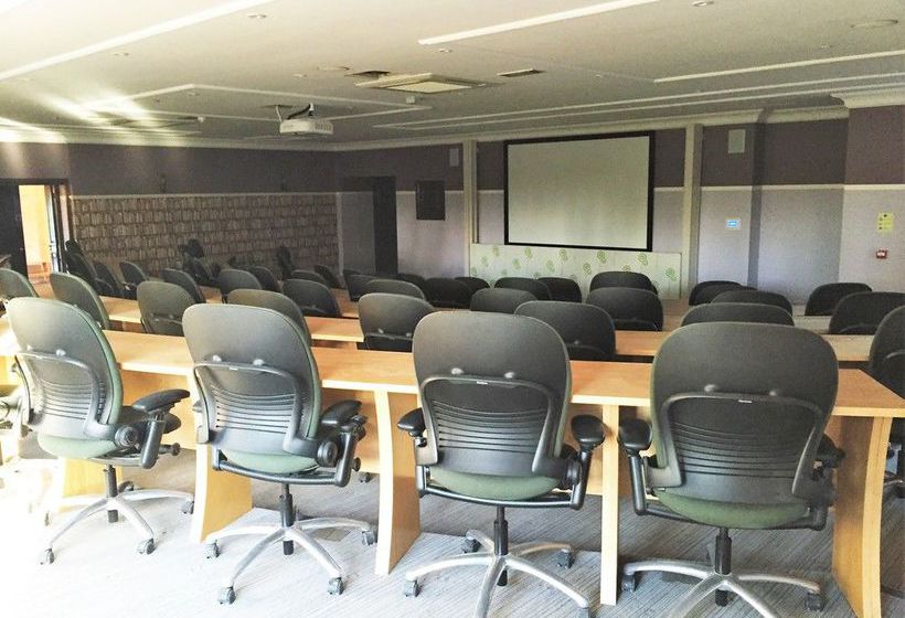 Отель Needham House