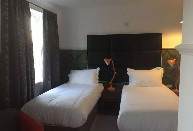 هتل Needham House