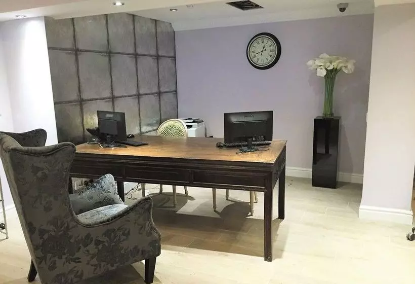 هتل Needham House