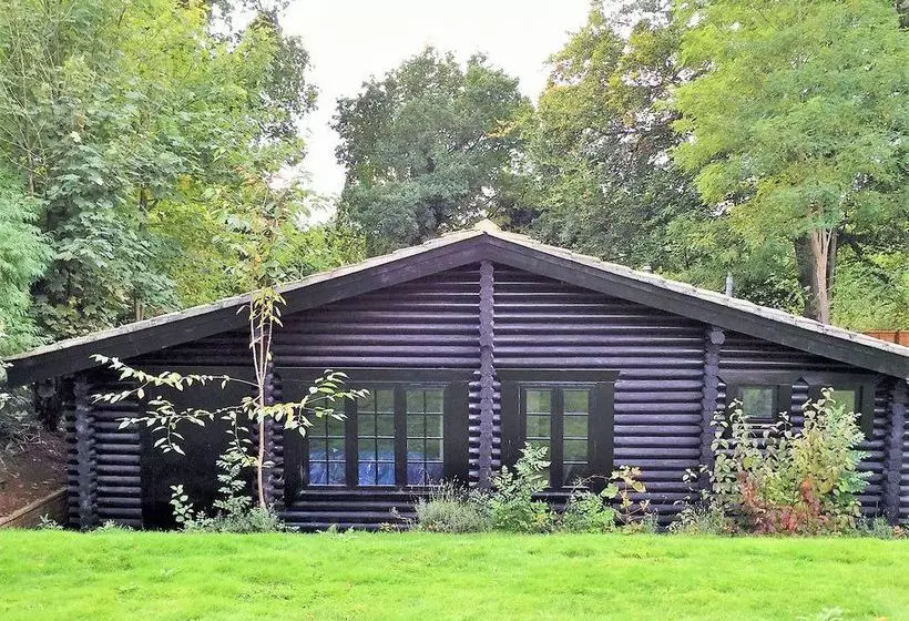 هتل Needham House