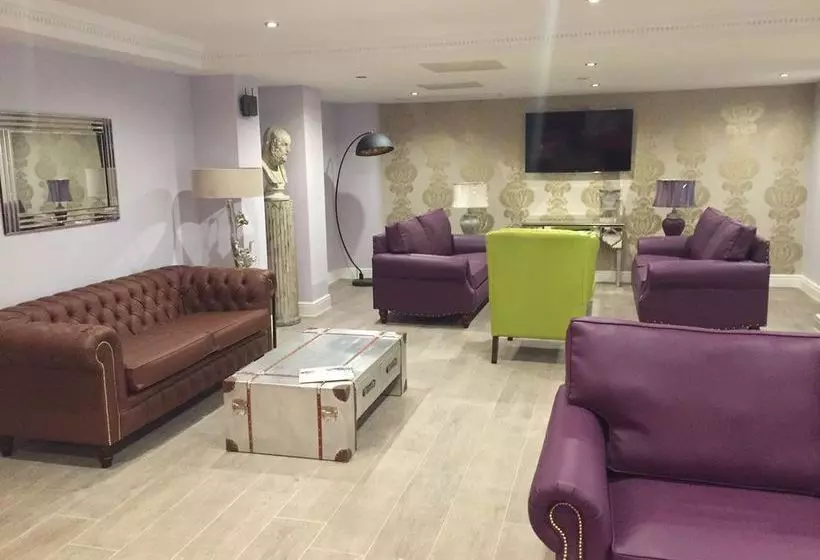 هتل Needham House