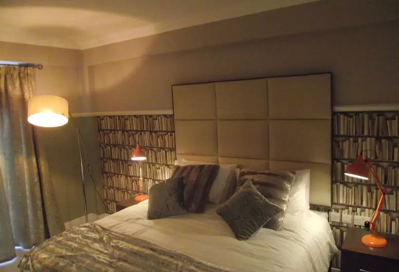 هتل Needham House