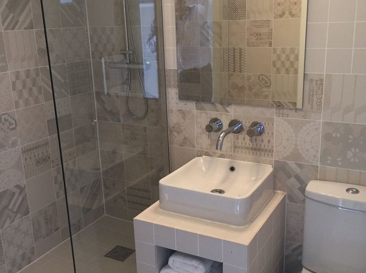 Отель Needham House