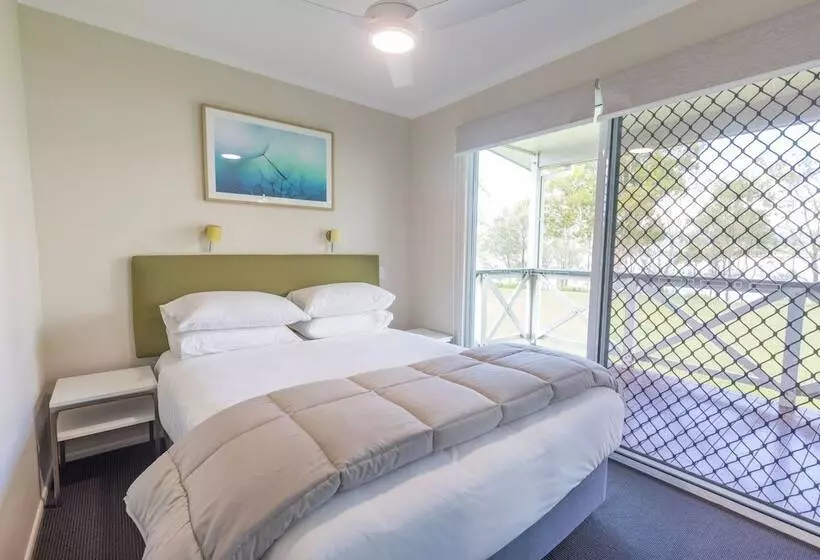 Отель Nrma Lake Somerset Holiday Park