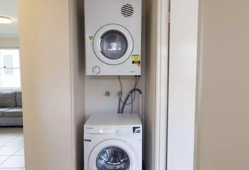 Отель Nrma Lake Somerset Holiday Park