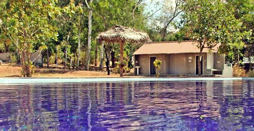 Hotel Randeniweva Resort