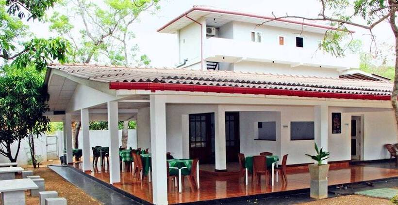 Hotel Randeniweva Resort