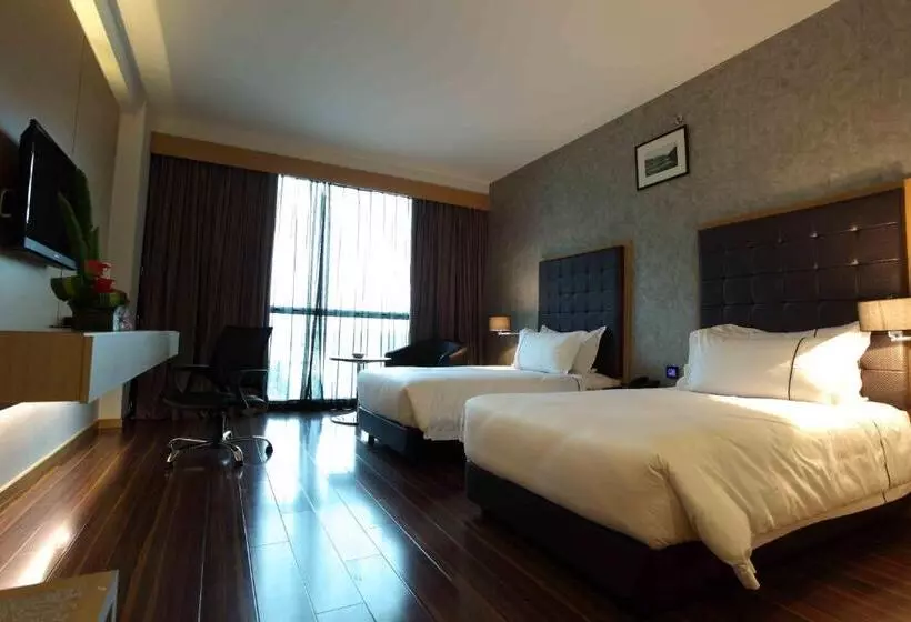 Отель Symphony Suites