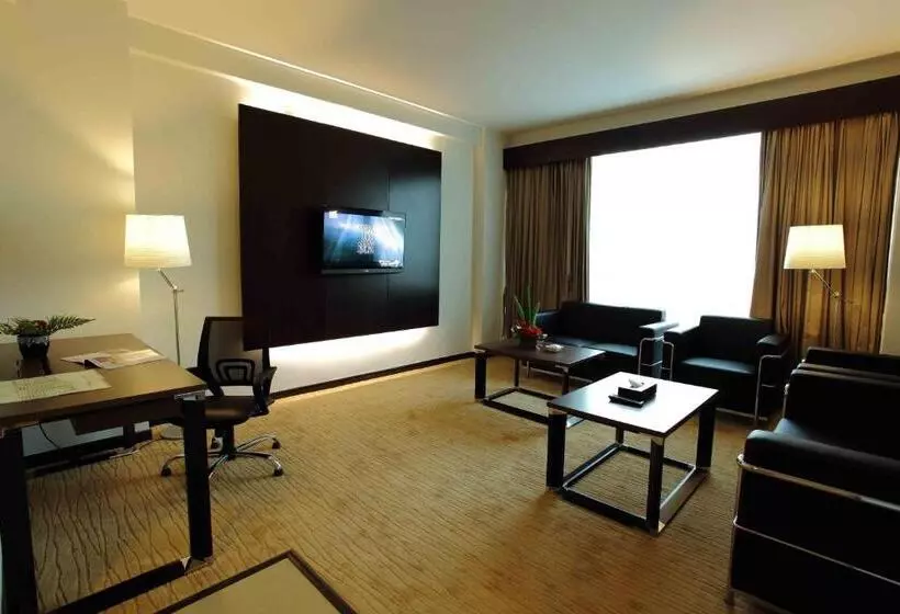 Отель Symphony Suites