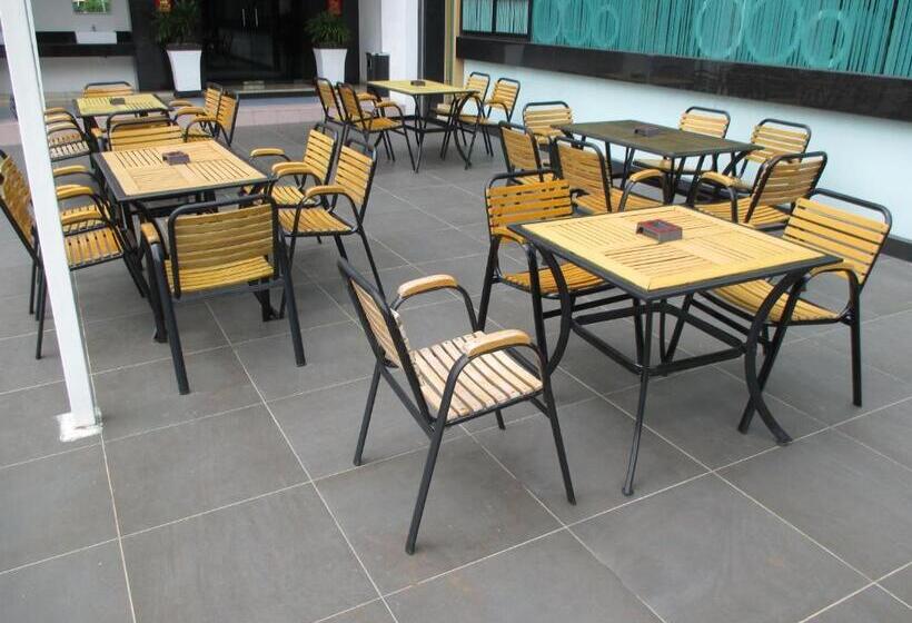 בית מלון כפרי Symphony Suites