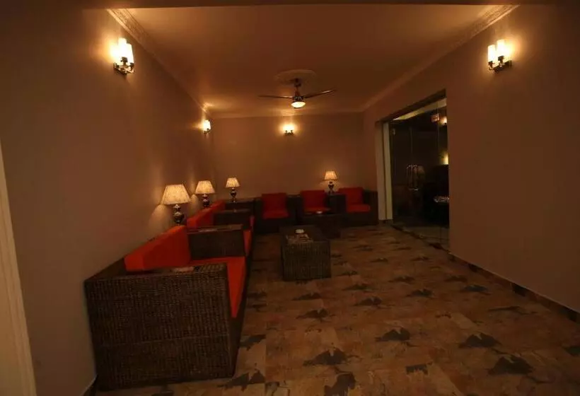 בית מלון כפרי Travellers Nest Kandy