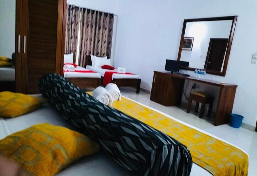 Hotel Travellers Nest Kandy
