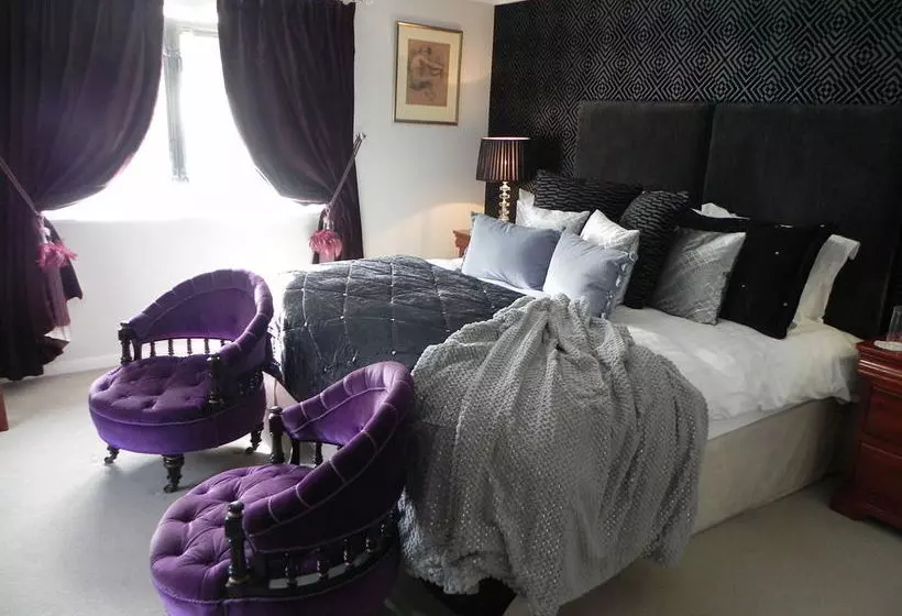 پانسیون Bath Lodge Castle