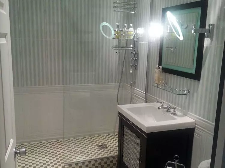 پانسیون Bath Lodge Castle