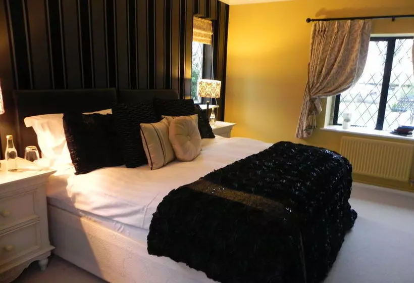 پانسیون Bath Lodge Castle