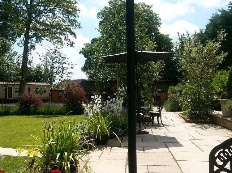 پانسیون Bath Lodge Castle