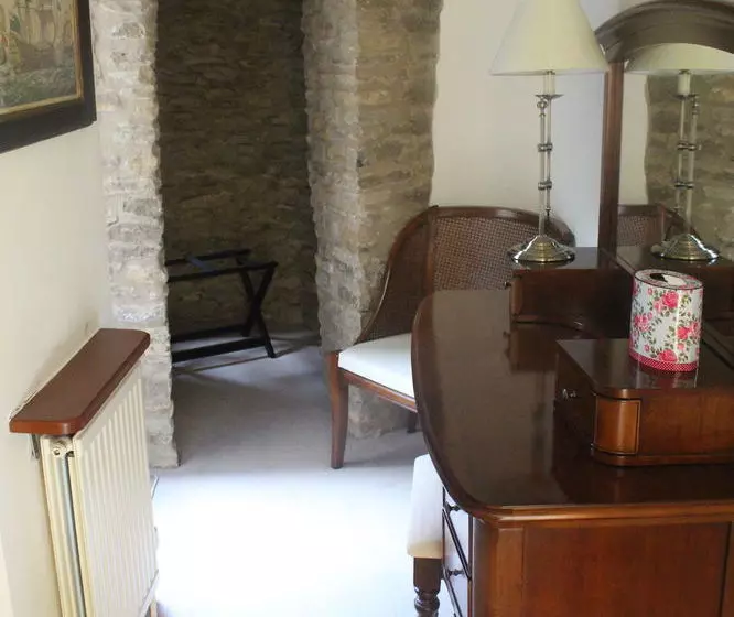 پانسیون Bath Lodge Castle