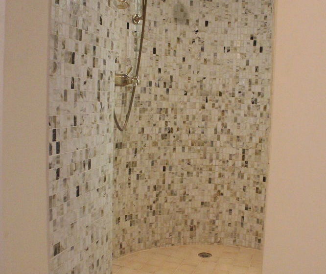 膳宿费 Bath Lodge Castle