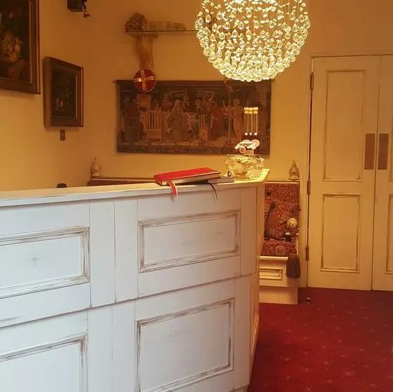 پانسیون Bath Lodge Castle