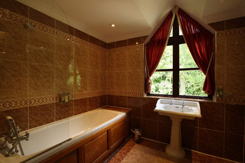 膳宿费 Bath Lodge Castle