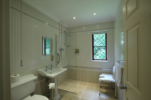 膳宿费 Bath Lodge Castle