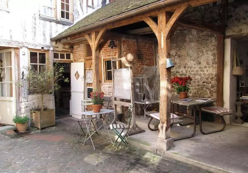 پانسیون A L Ecole Buissonnière