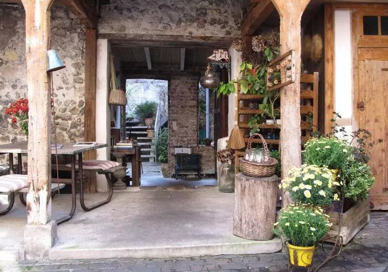 پانسیون A L Ecole Buissonnière