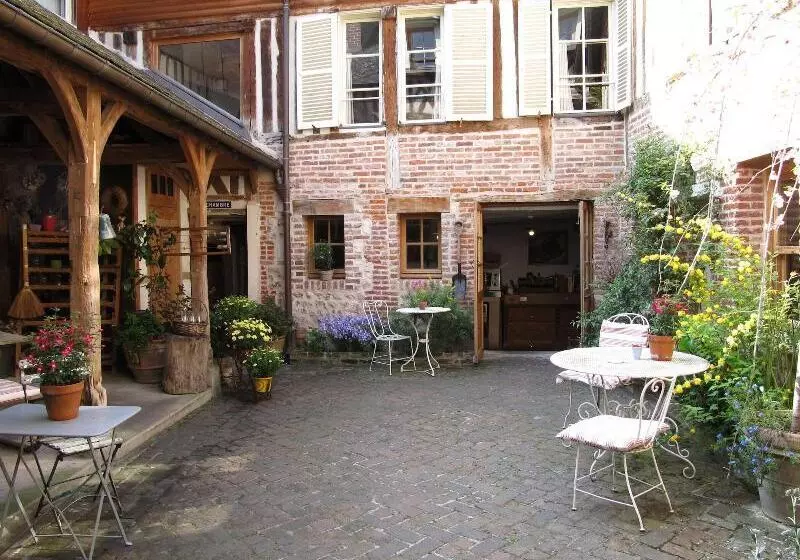 پانسیون A L Ecole Buissonnière