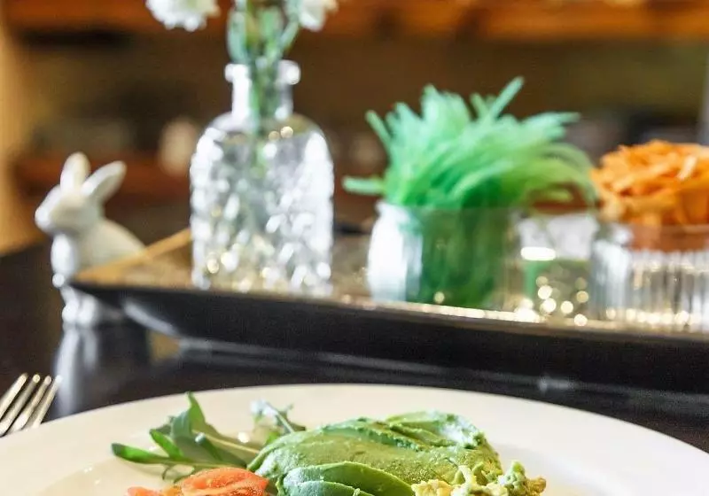 مبيت وإفطار Riverside Guest Lodge