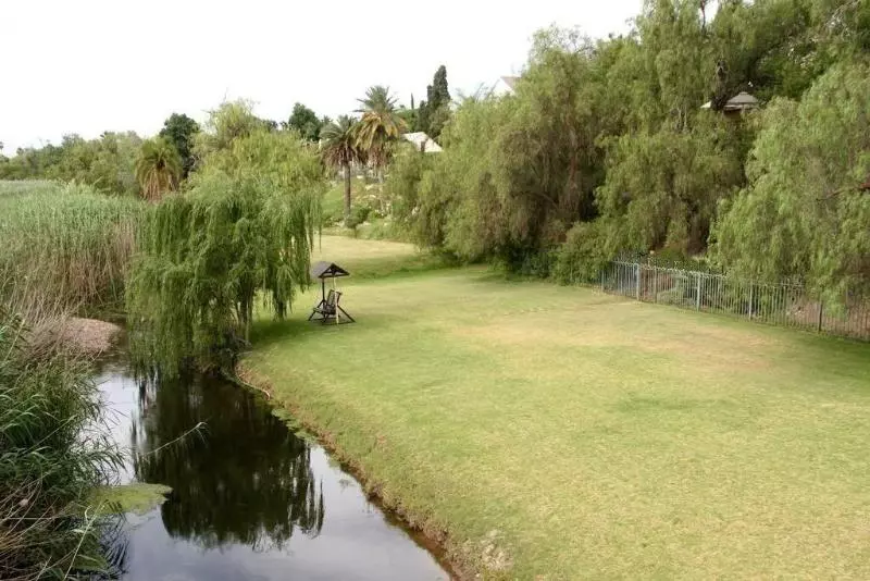 مبيت وإفطار Riverside Guest Lodge