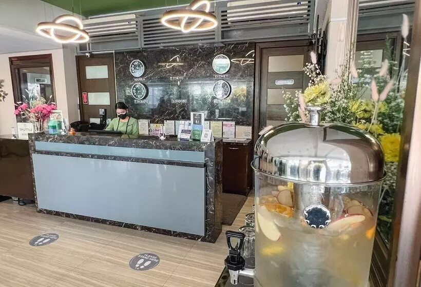 Отель 88 Courtyard