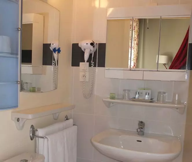 هتل A Chablis La Maison D Alienor, Chambres D Hôtes