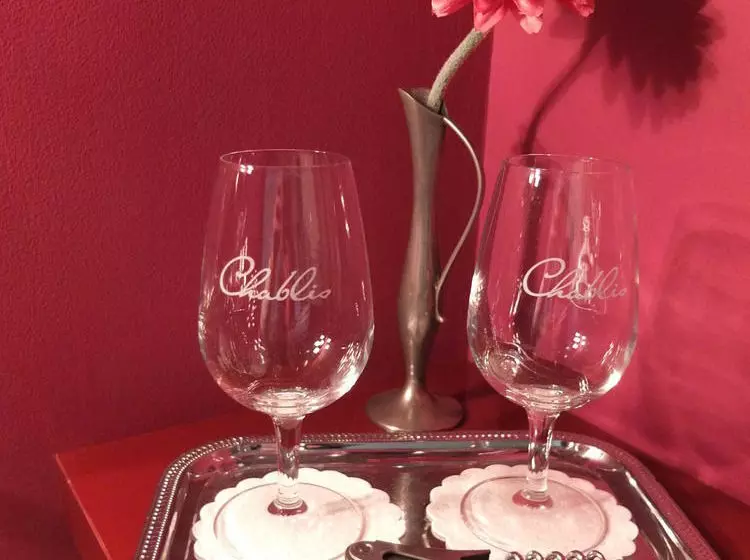 هتل A Chablis La Maison D Alienor, Chambres D Hôtes