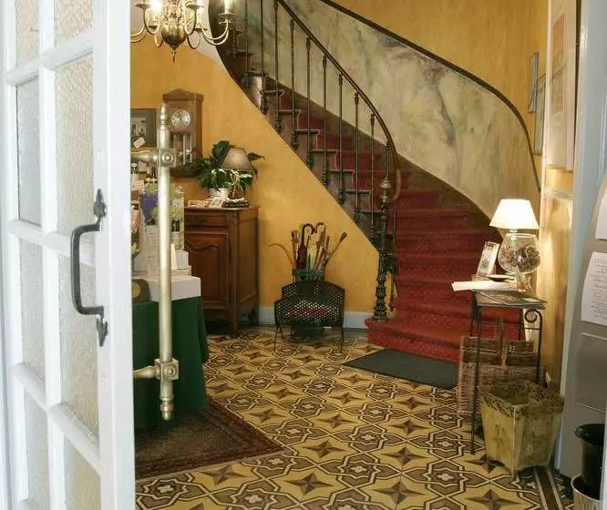 هتل A Chablis La Maison D Alienor, Chambres D Hôtes