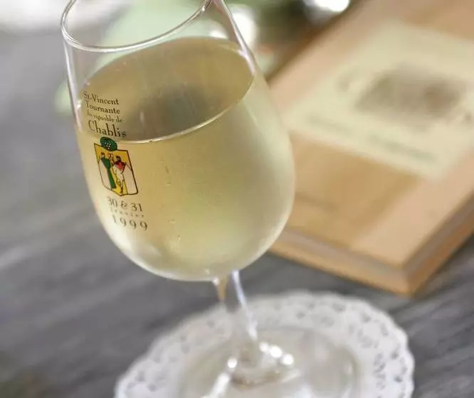 هتل A Chablis La Maison D Alienor, Chambres D Hôtes