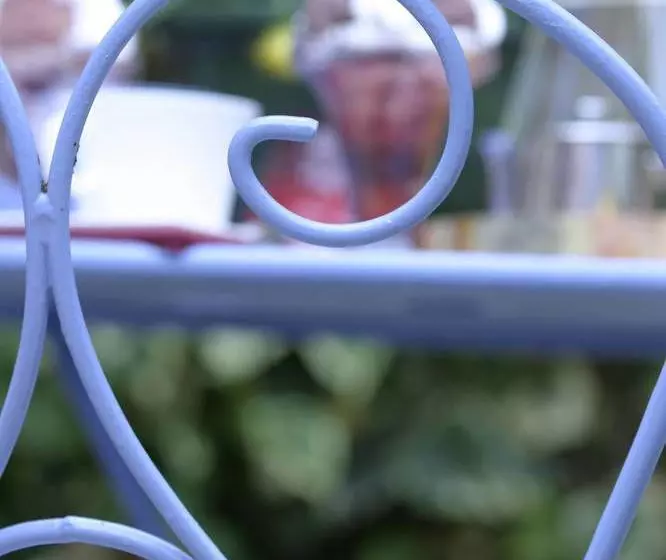 هتل A Chablis La Maison D Alienor, Chambres D Hôtes