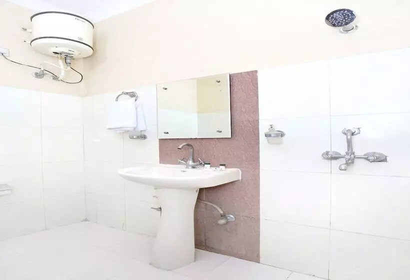 Отель Oyo Rooms Shastri Market Jalandhar