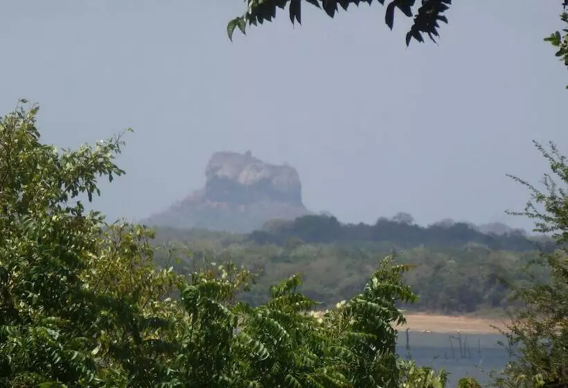 Lake Lodge Boutique Hotel Kandalama