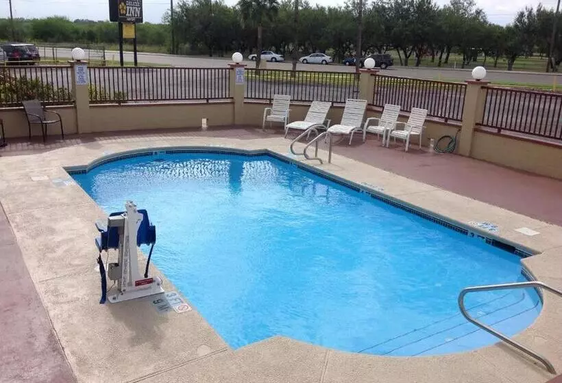 汽车旅馆 Deluxe Inn Airport