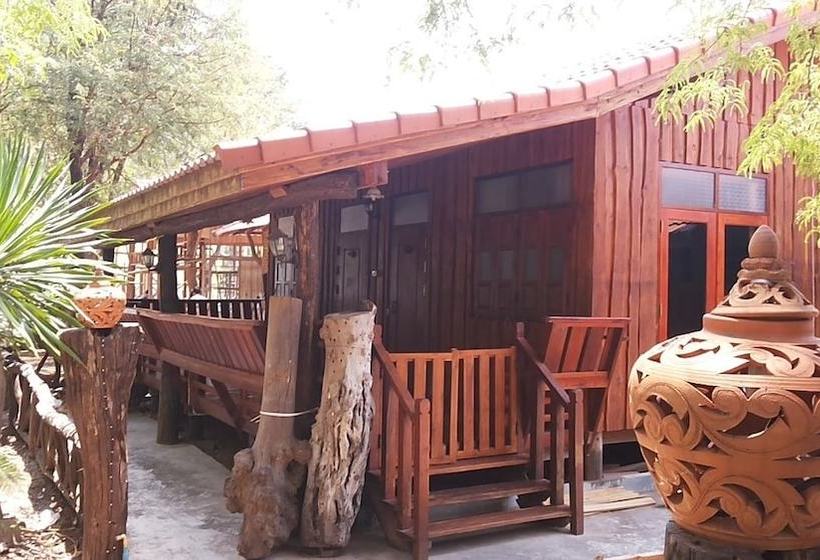 펜션 Tamarind Home Resort Kanchanaburi