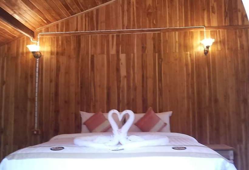 펜션 Tamarind Home Resort Kanchanaburi