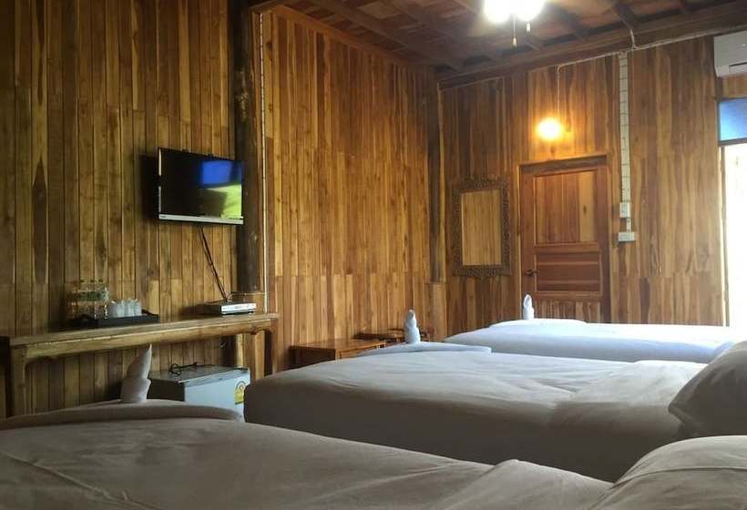 펜션 Tamarind Home Resort Kanchanaburi