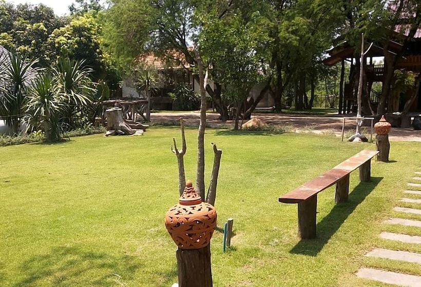 펜션 Tamarind Home Resort Kanchanaburi