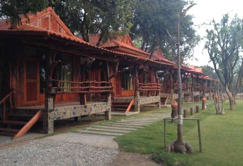 펜션 Tamarind Home Resort Kanchanaburi