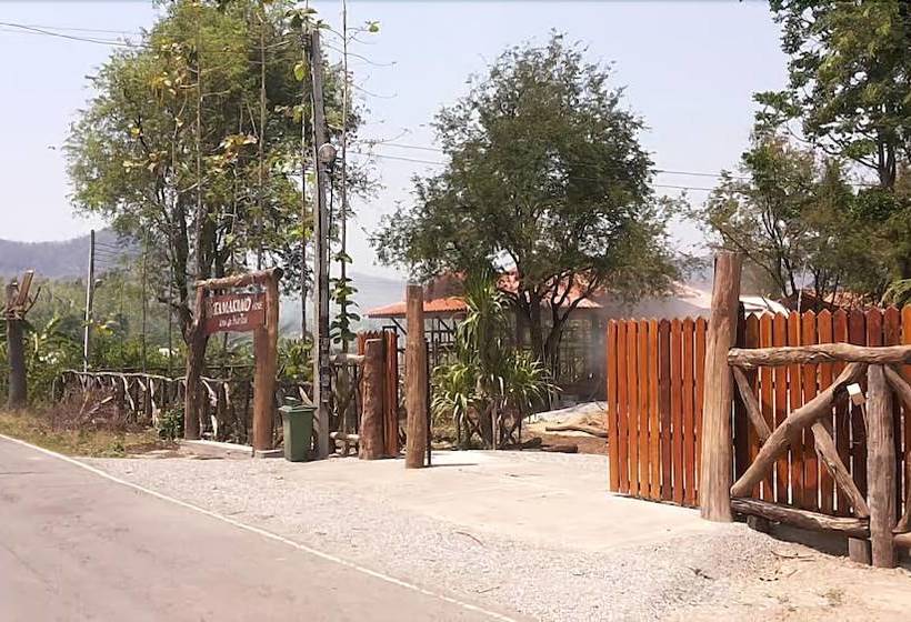 펜션 Tamarind Home Resort Kanchanaburi